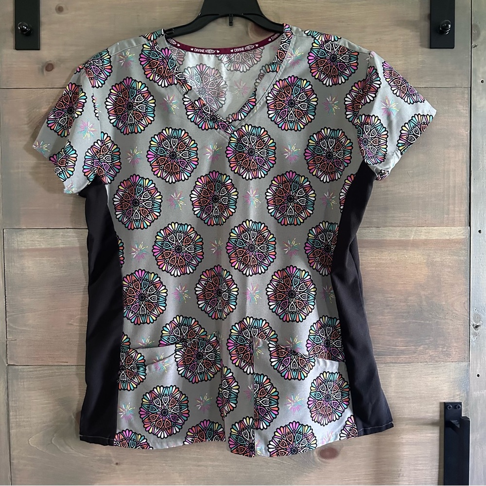 Women’s scrub top size Medium
